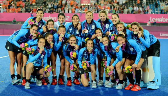 MEDALLA DE PLATA PARA LAS LEONAS EN LONDRES! | Novedades | Confederación Argentina de Hockey