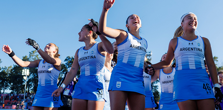 LAS LEONAS SE SUBIERON A LO MÁS ALTO DEL PODIO SURAMERICANO | Novedades |  Confederación Argentina de Hockey