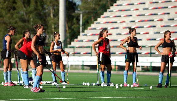 En Rosario, Las Leonas entrenan de cara al debut