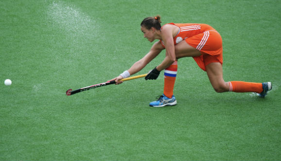 HOLANDA GAN Y ESPERA EN SEMIS