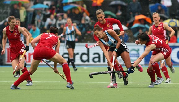 Las Leonas ganaron y lideran el Grupo A