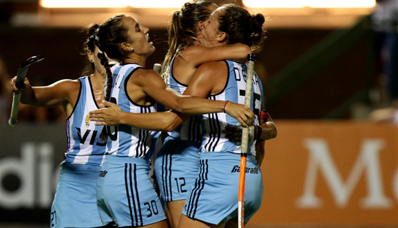 Las Leonas remontaron un 0-2 y empataron en el debut