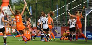 HOLANDA GOLE A ALEMANIA EN LA JORNADA INAUGURAL